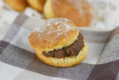 Slatka peciva punjena voćnim namazom